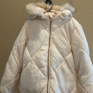 Old Navy Kids Elegant Cream Puffer Jacket with Faux Fur Hood (size 6-7)